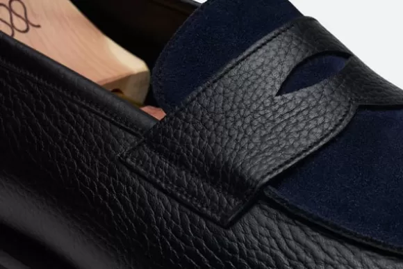 the_penny_loafer_3-8.webp MORJAS Mocassins*The Penny Loafer BlackGrainu&NavySuede
